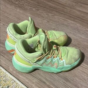 adidas D.O.N. Issue #2
Marvel Spiderman Spidey Sense Green sz 3 1/2 boys